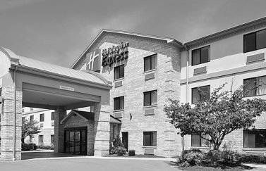 Holiday Inn Express & Suites Fredericksburg