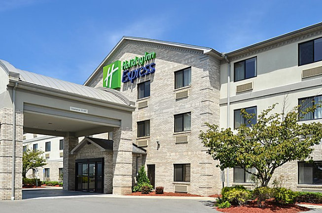 Holiday Inn Express & Suites Fredericksburg